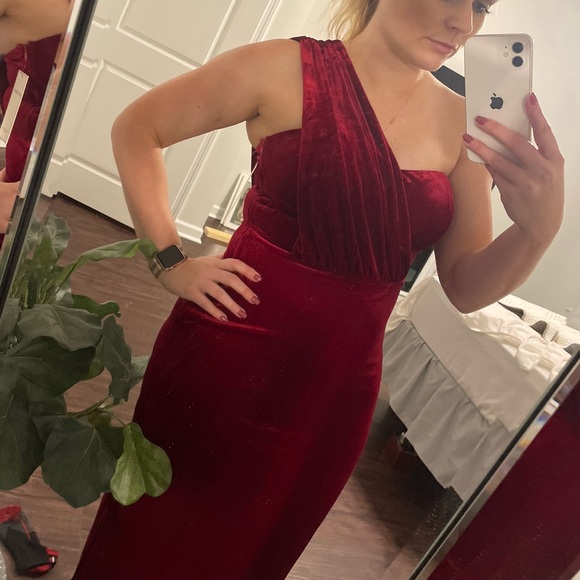 Elegant Velvet One-Shoulder Red Dress - Picture 1 of 9